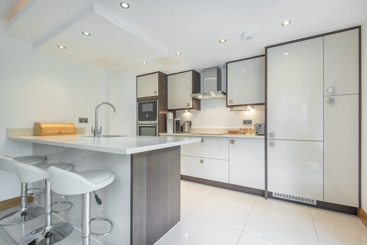 Rivermead Close, Teddington, TW11 photo 3