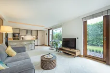 Rivermead Close, Teddington, TW11 photo 6