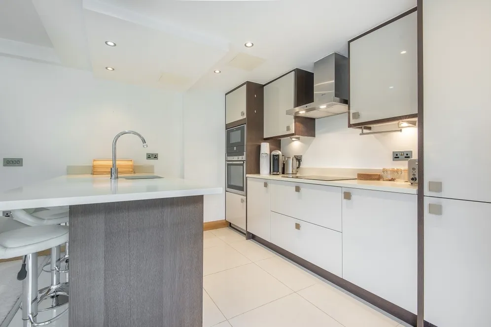 Rivermead Close, Teddington, TW11 photo 7