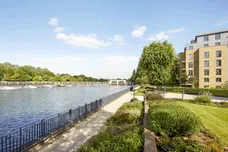 Pinewood Gardens Teddington TW11 photo 8