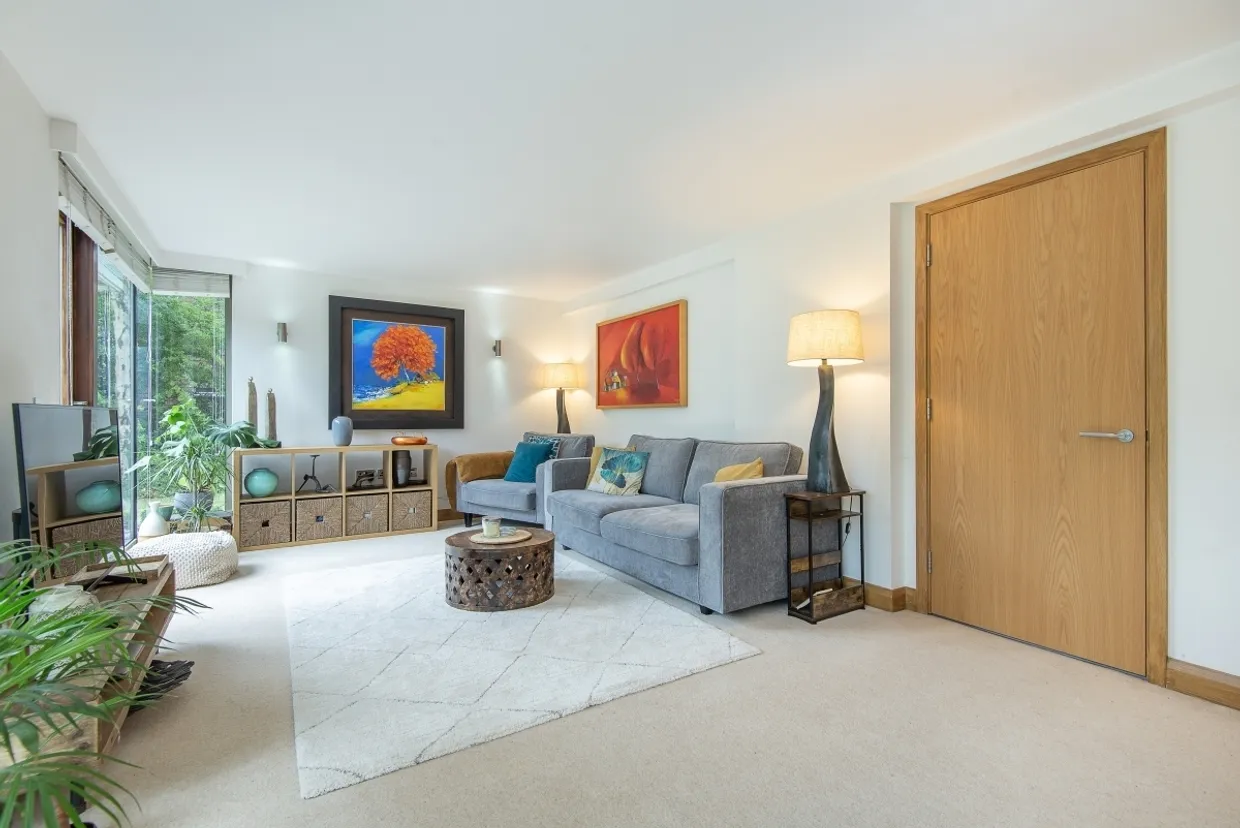 Rivermead Close, Teddington, TW11 photo 8