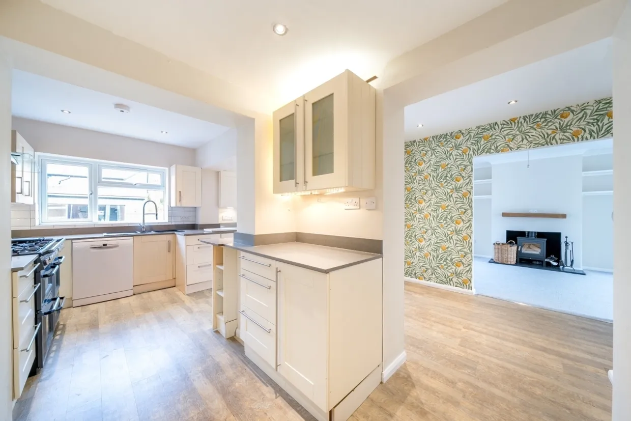 Stanhope Close Aylesbury HP22 photo 6