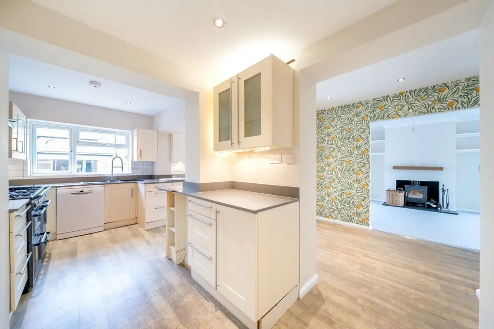 Stanhope Close Aylesbury HP22 photo 6