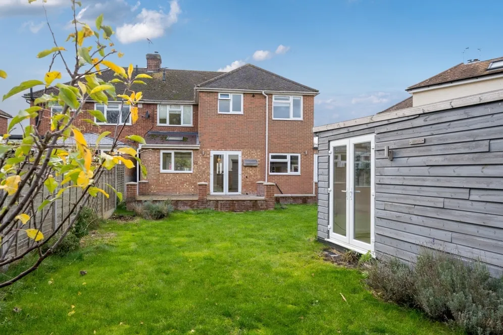 Stanhope Close Aylesbury HP22 photo 11