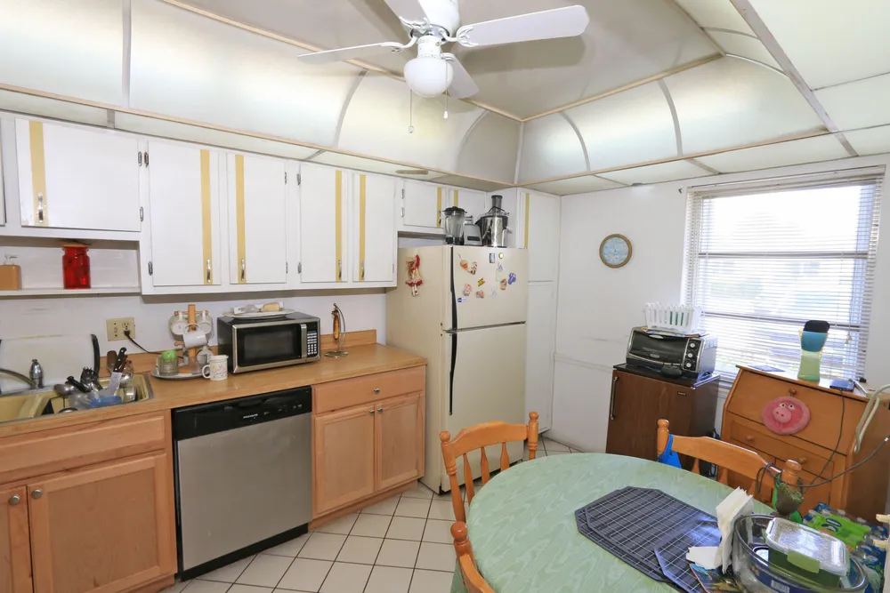 2886 Fernley Dr E, West Palm Beach, FL 33415
