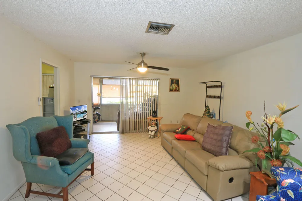 2886 Fernley Dr E, West Palm Beach, FL 33415