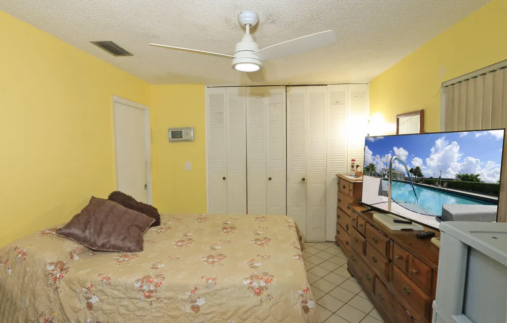 2886 Fernley Dr E, West Palm Beach, FL 33415