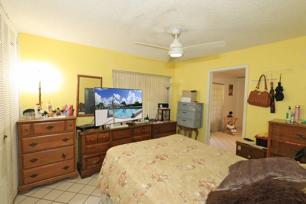 2886 Fernley Dr E, West Palm Beach, FL 33415