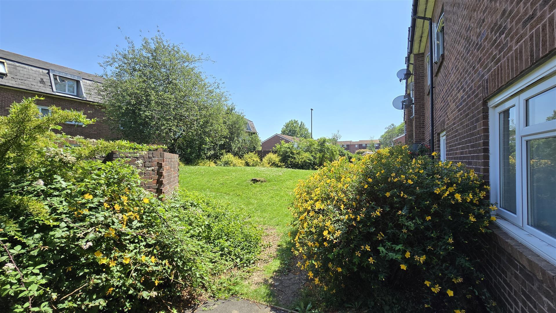 Britten Close, Bewbush Image 15