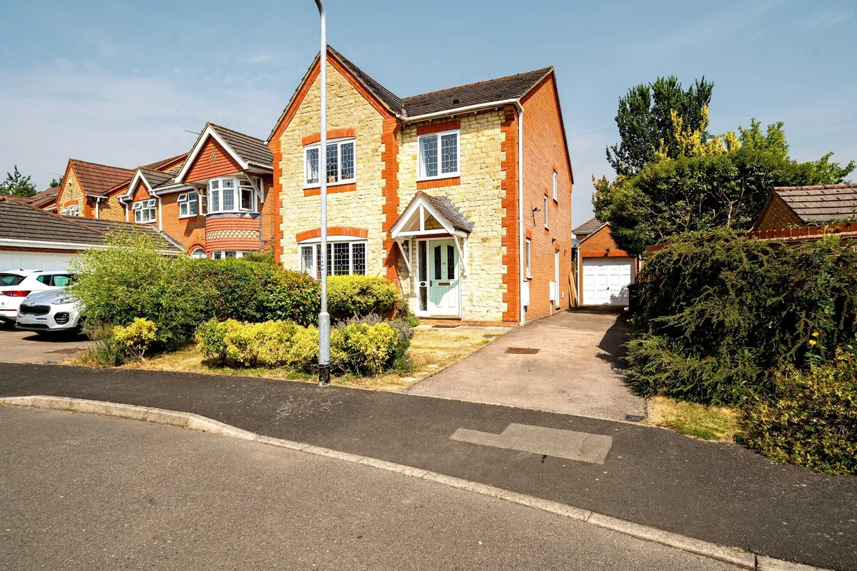 Falcon Way, Brackley, NN13 photo 1