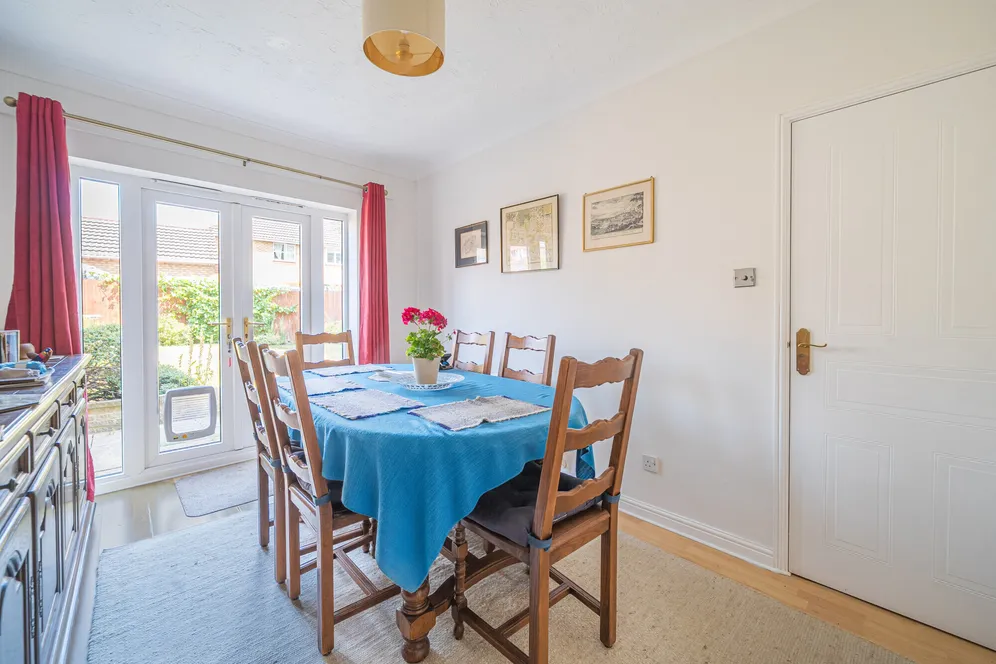 Falcon Way, Brackley, NN13 photo 2