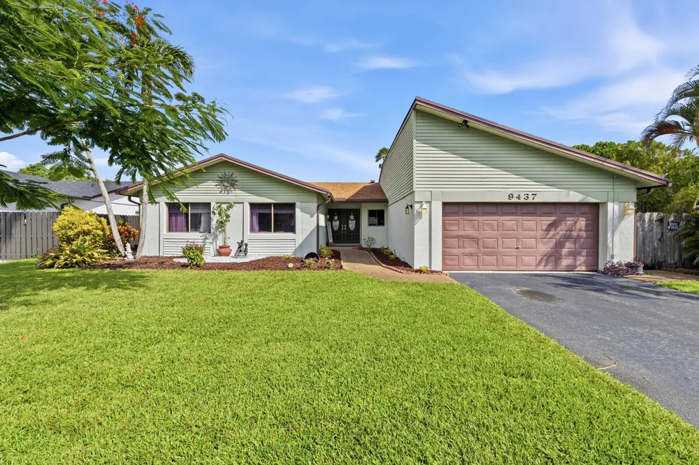 9437 NW 46th Ct, Sunrise, FL 33351