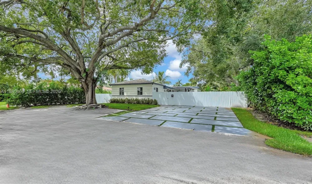 11102 NE 9th Ct, Biscayne Park, FL 33161