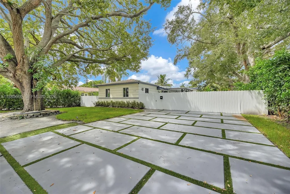 11102 NE 9th Ct, Biscayne Park, FL 33161