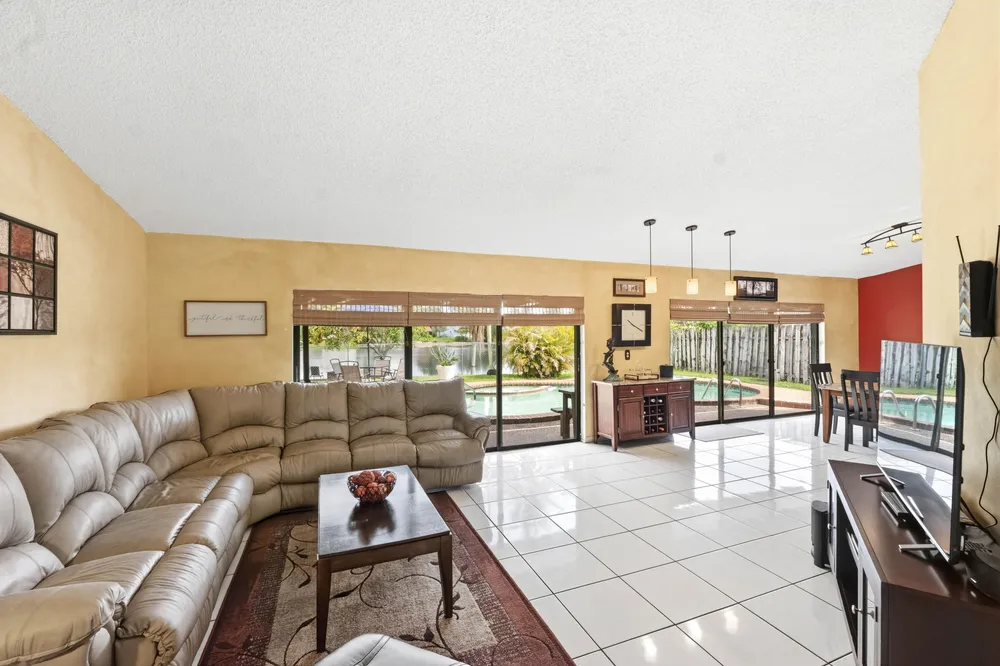 9437 NW 46th Ct, Sunrise, FL 33351