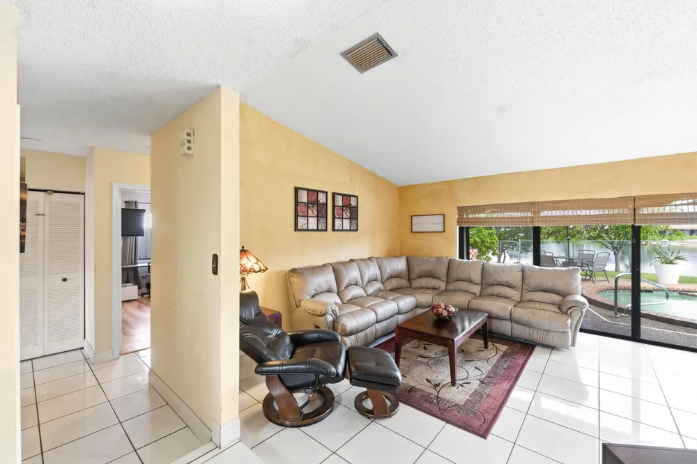 9437 NW 46th Ct, Sunrise, FL 33351