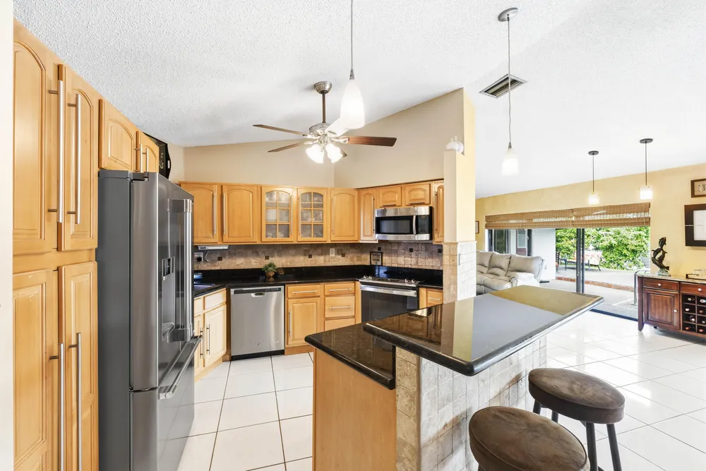9437 NW 46th Ct, Sunrise, FL 33351