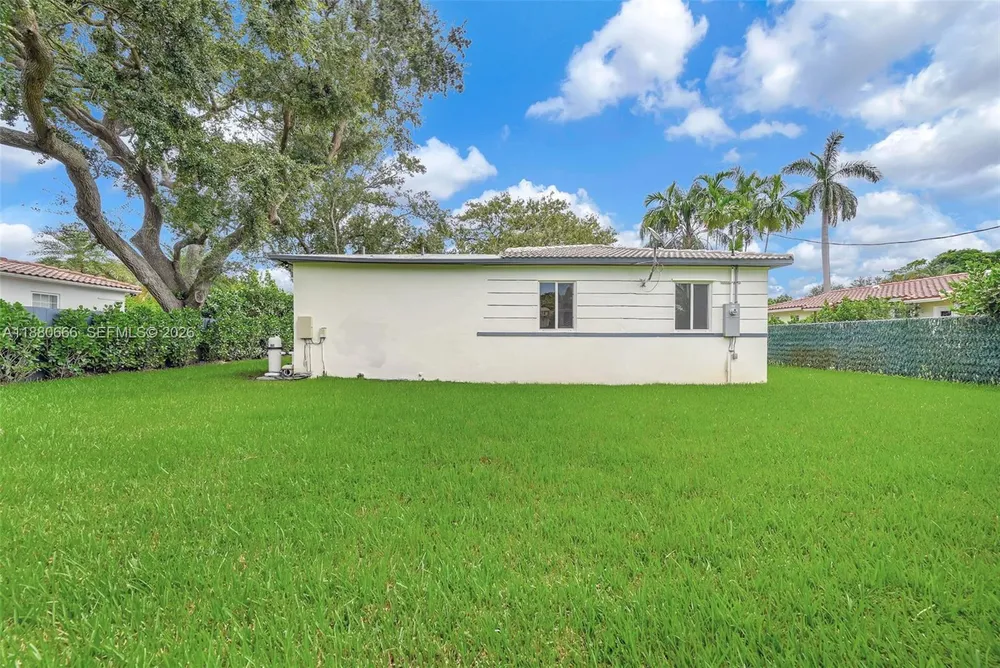 11102 NE 9th Ct, Biscayne Park, FL 33161