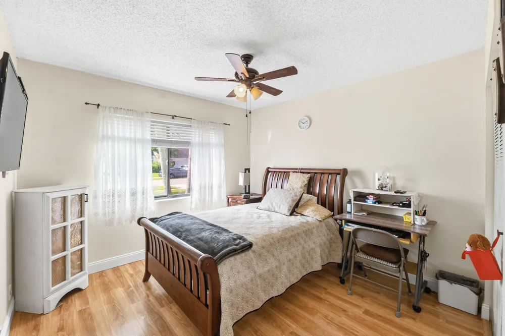 9437 NW 46th Ct, Sunrise, FL 33351