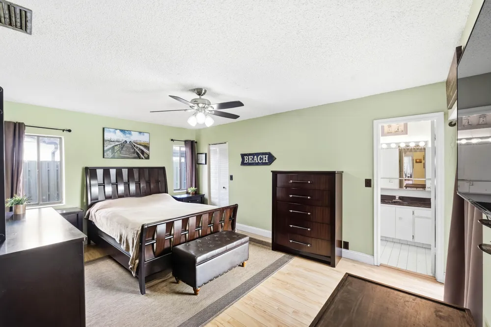 9437 NW 46th Ct, Sunrise, FL 33351