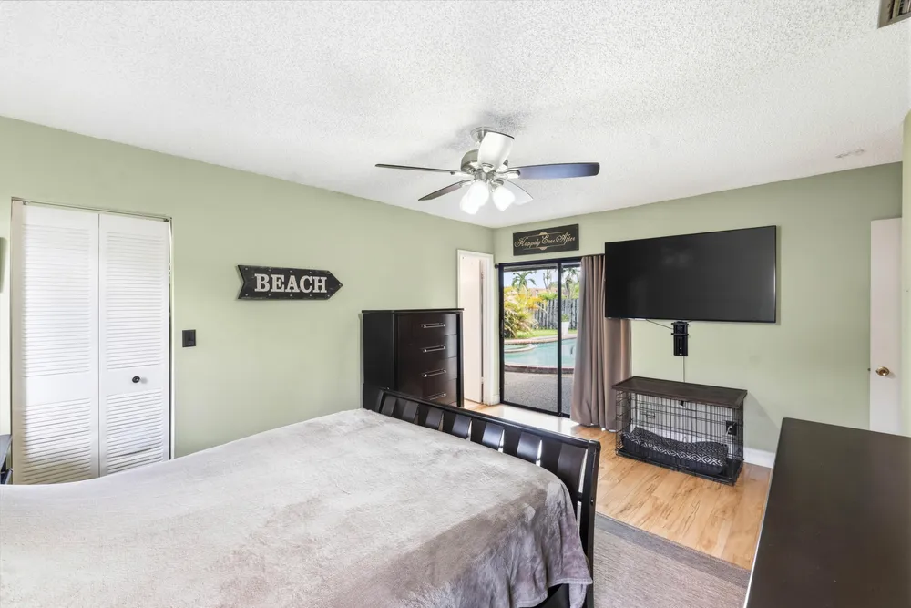 9437 NW 46th Ct, Sunrise, FL 33351