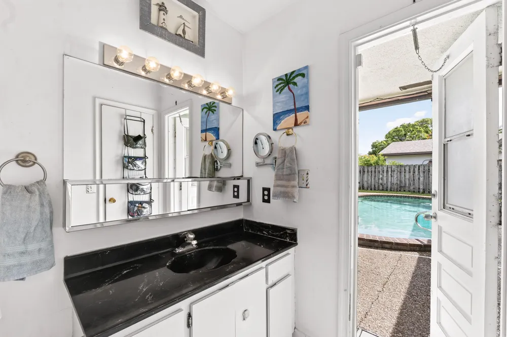 9437 NW 46th Ct, Sunrise, FL 33351