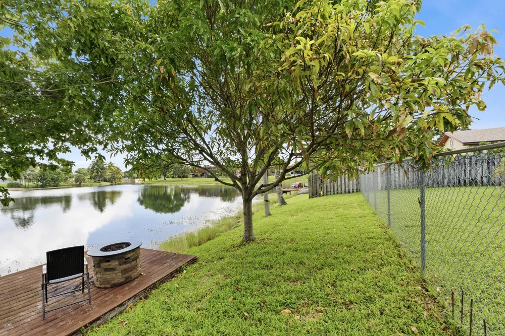 9437 NW 46th Ct, Sunrise, FL 33351