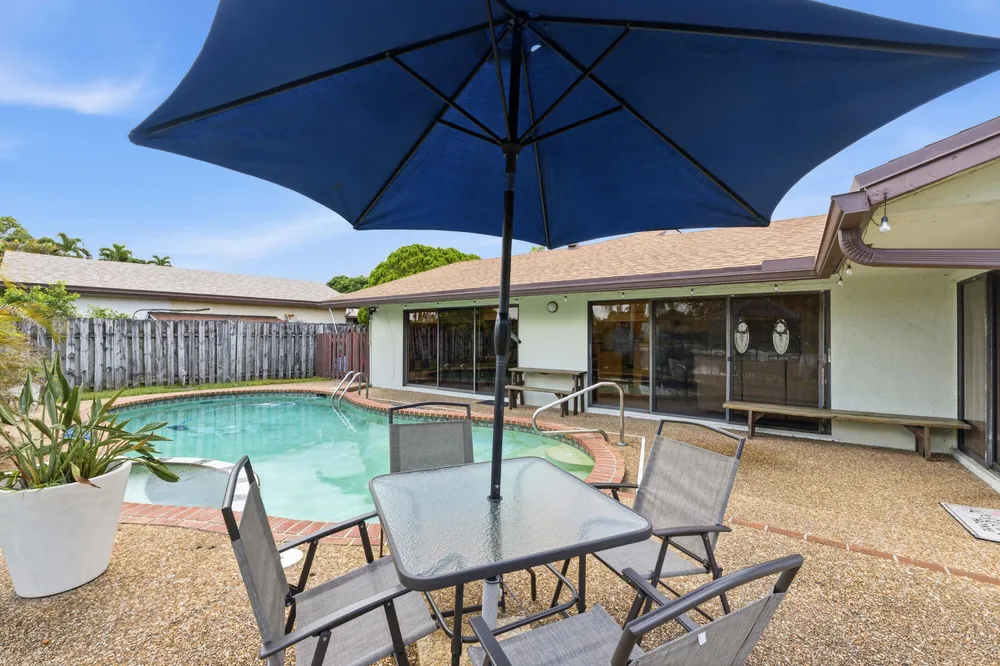 9437 NW 46th Ct, Sunrise, FL 33351