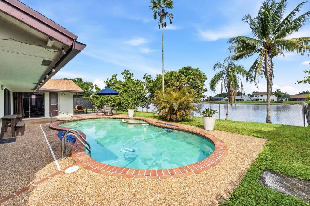 9437 NW 46th Ct, Sunrise, FL 33351