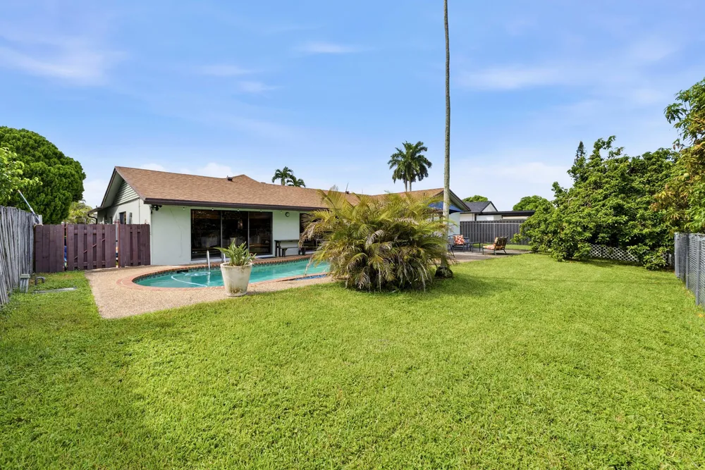 9437 NW 46th Ct, Sunrise, FL 33351