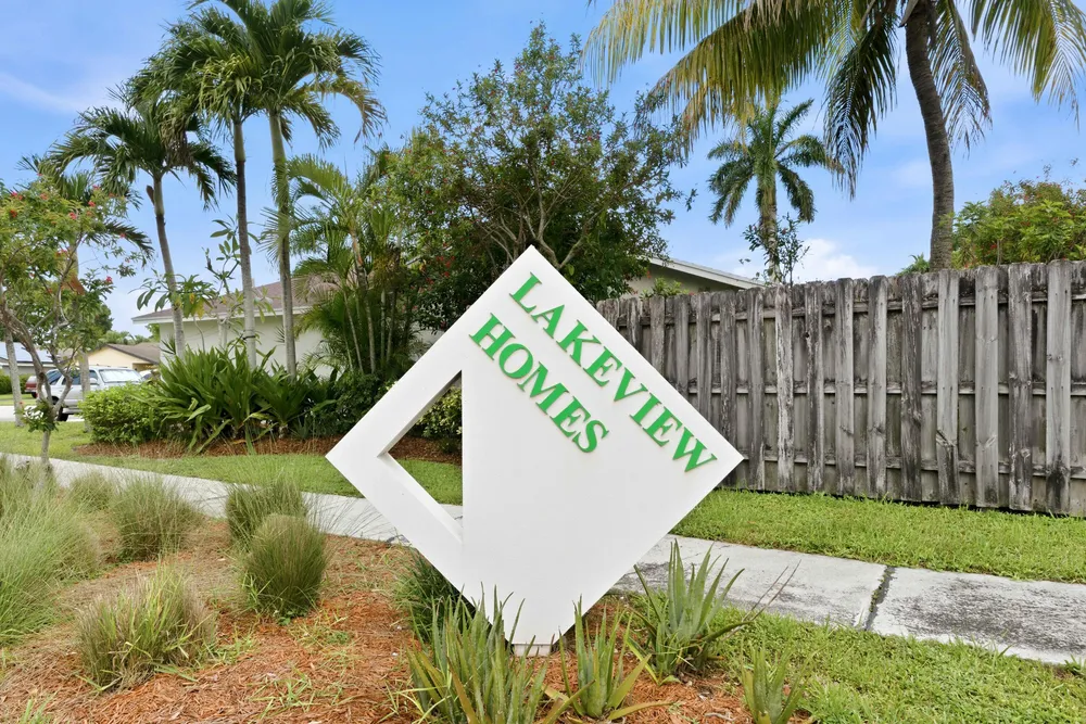 9437 NW 46th Ct, Sunrise, FL 33351