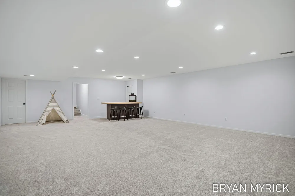 4612 Forest Ln, Holland, MI 49423