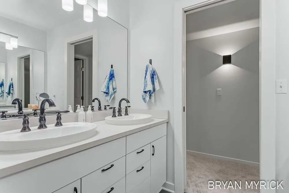 4612 Forest Ln, Holland, MI 49423