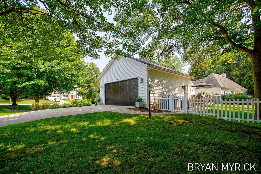4612 Forest Ln, Holland, MI 49423