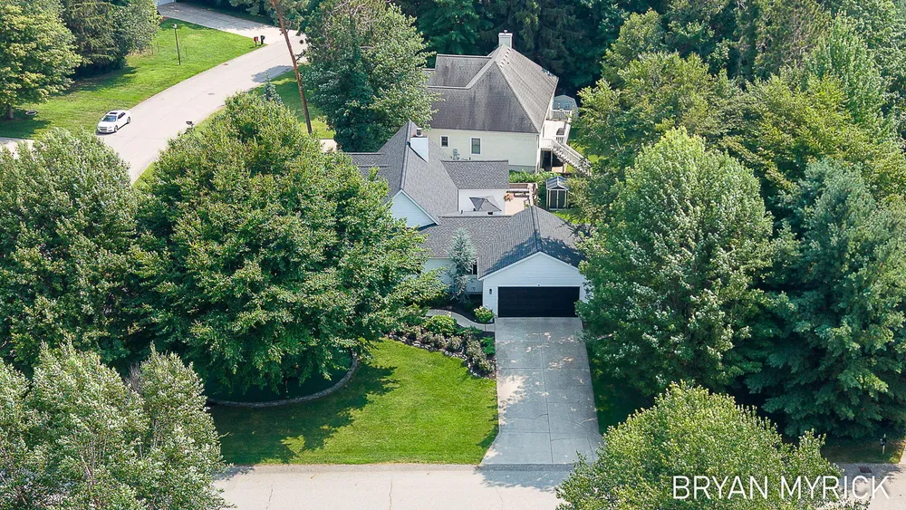 4612 Forest Ln, Holland, MI 49423