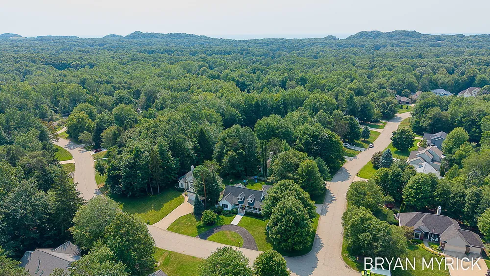 4612 Forest Ln, Holland, MI 49423
