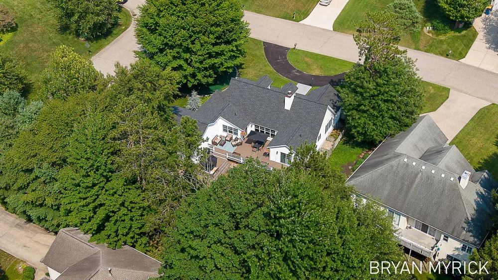 4612 Forest Ln, Holland, MI 49423