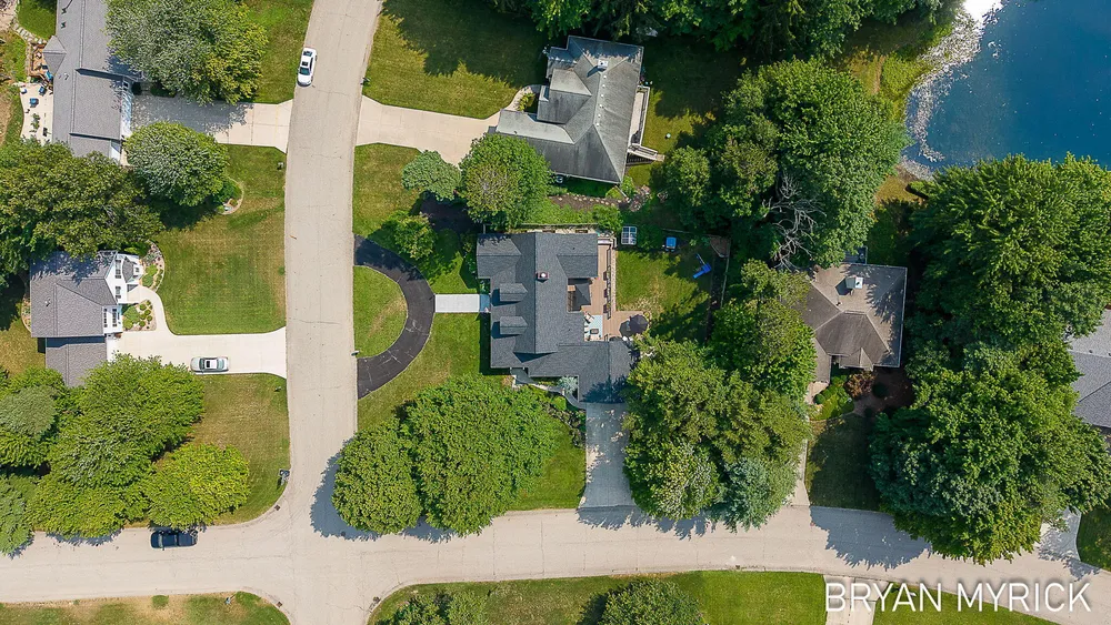 4612 Forest Ln, Holland, MI 49423