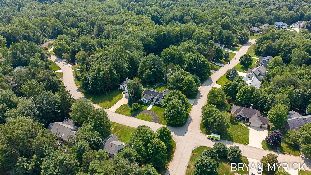 4612 Forest Ln, Holland, MI 49423