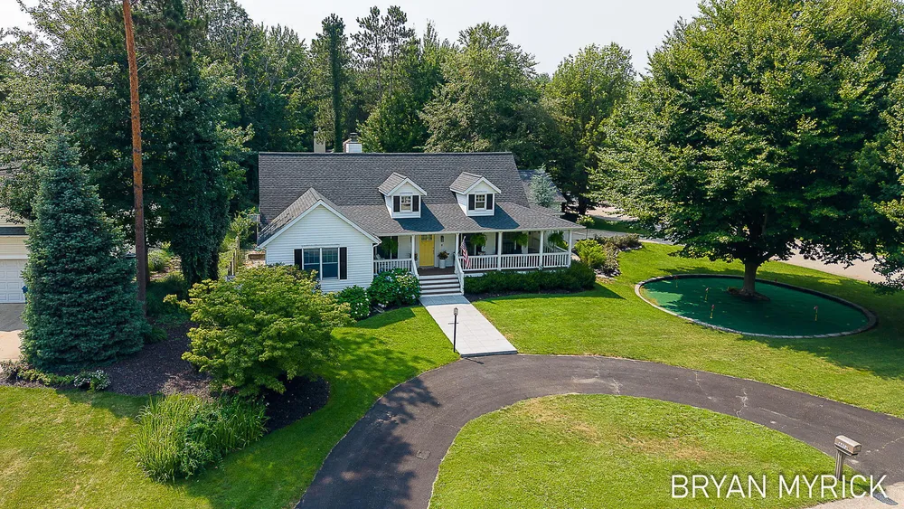 4612 Forest Ln, Holland, MI 49423