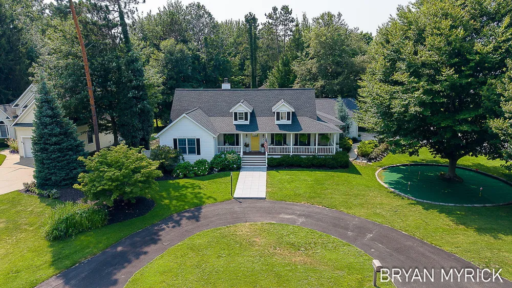 4612 Forest Ln, Holland, MI 49423