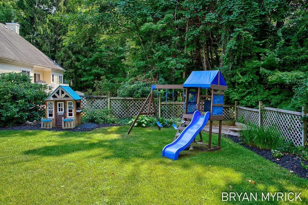 4612 Forest Ln, Holland, MI 49423
