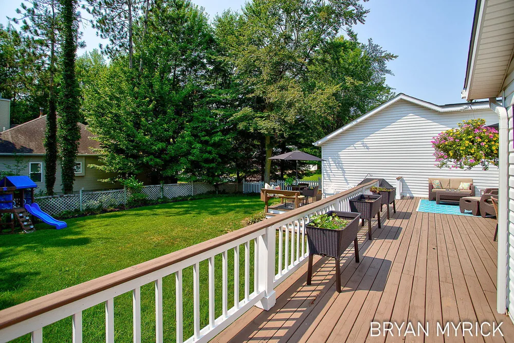 4612 Forest Ln, Holland, MI 49423
