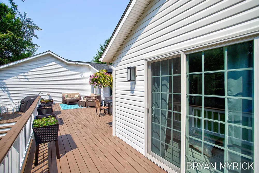 4612 Forest Ln, Holland, MI 49423