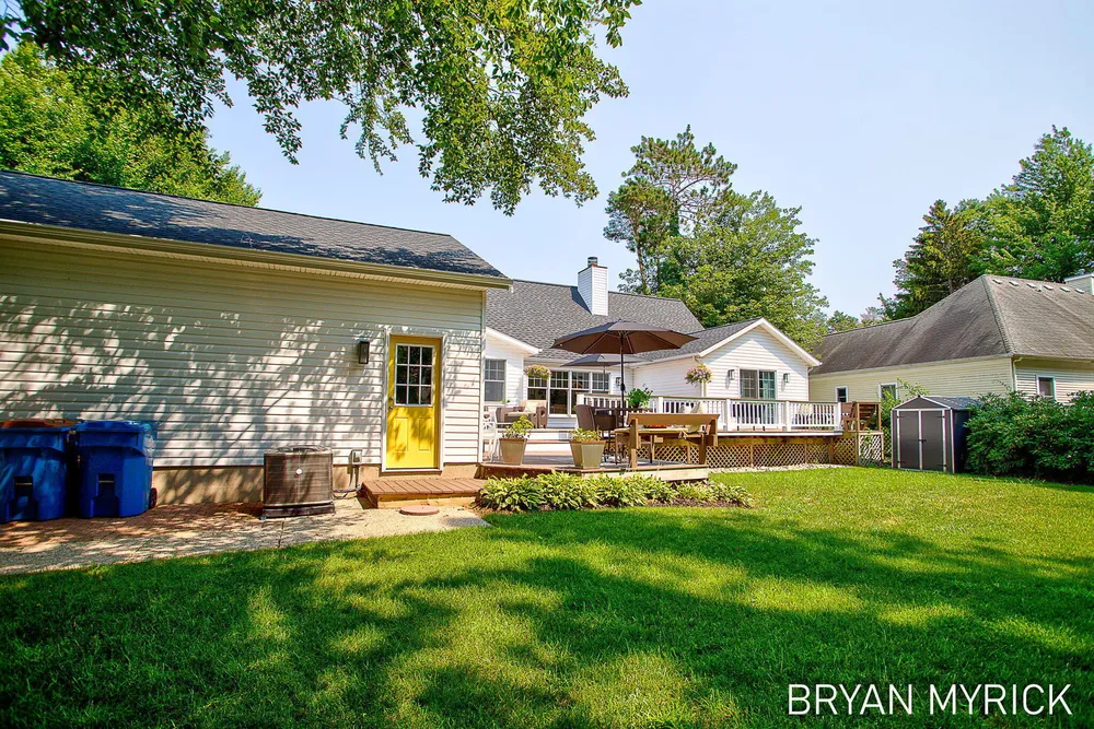 4612 Forest Ln, Holland, MI 49423