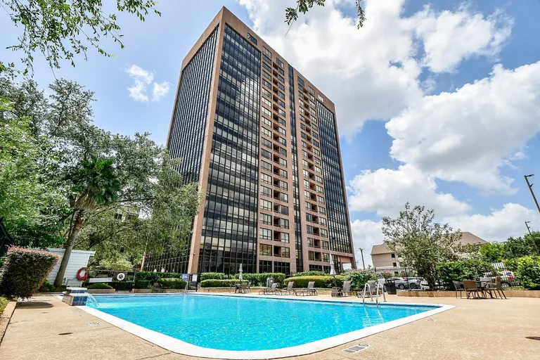 5150 Hidalgo St, Houston, TX 77056