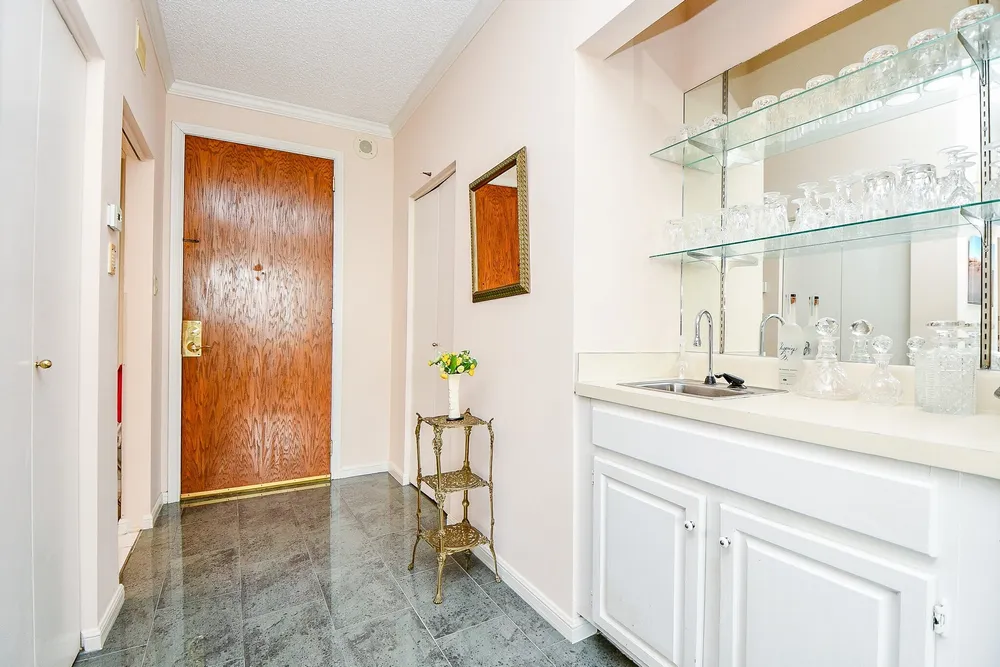 5150 Hidalgo St, Houston, TX 77056