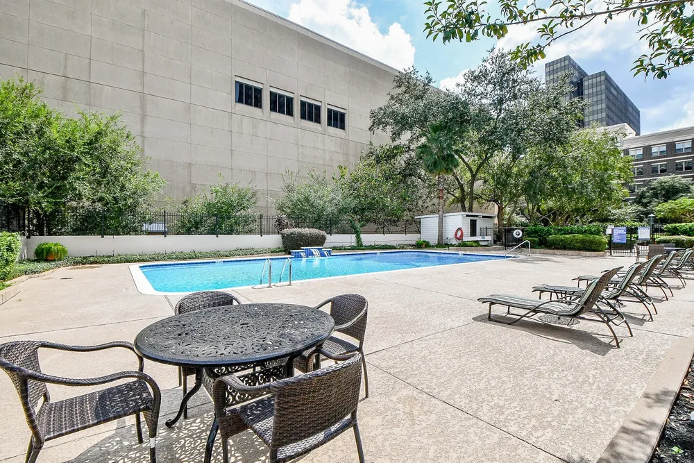 5150 Hidalgo St, Houston, TX 77056