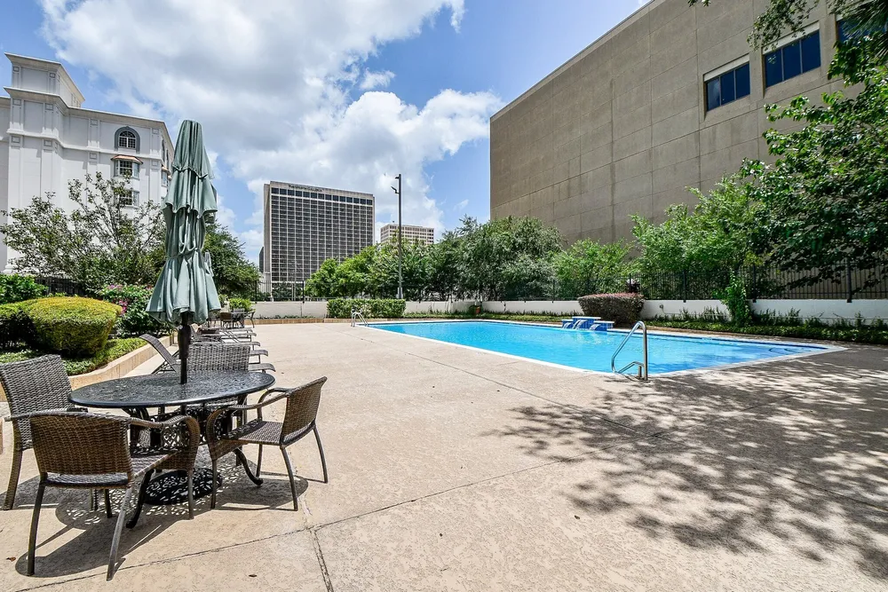 5150 Hidalgo St, Houston, TX 77056