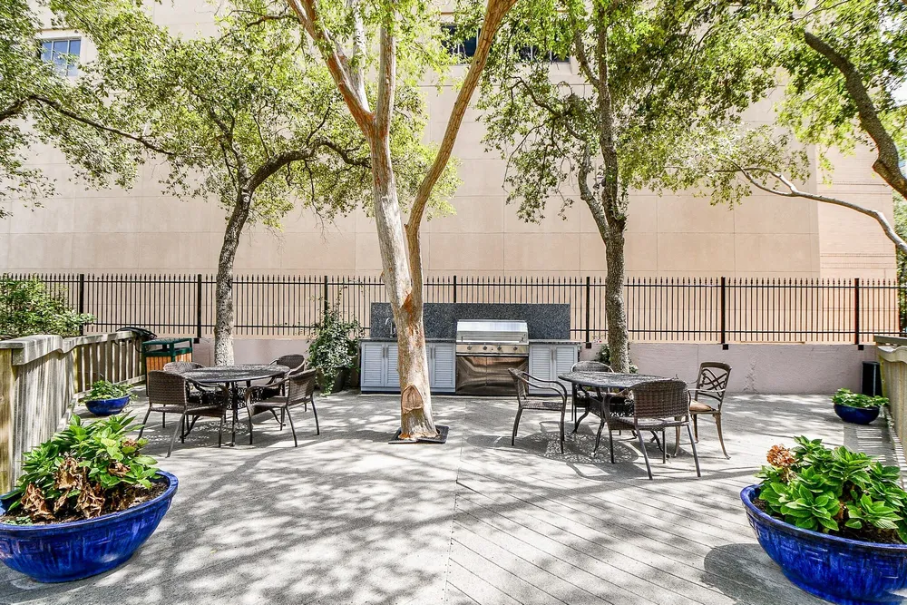 5150 Hidalgo St, Houston, TX 77056